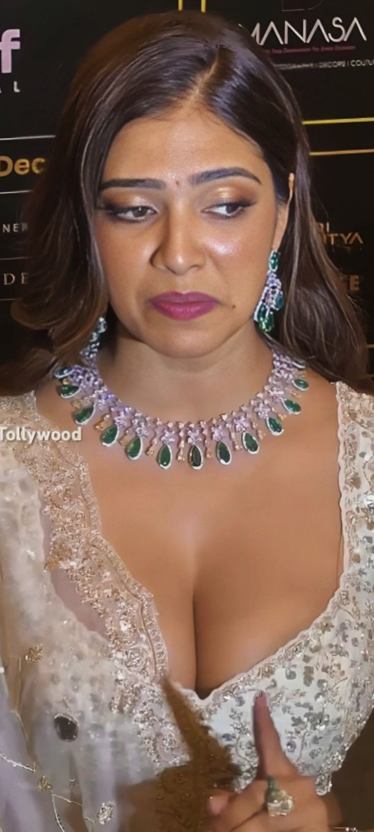 Oru fraction of second la..  avalukula irukura dark desires um.. ena oruthan ivlo rasikuran ah ngraaa reaction um... Moonju munala vandhu pogum.. antha frame dhan ithu.. ⭐🌏