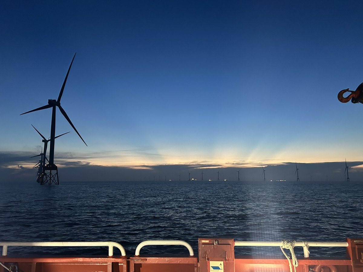 ricky136137138's tweet photo. A few photo from my previous rotation in the wind farm https://t.co/x6KtlEAG5Y