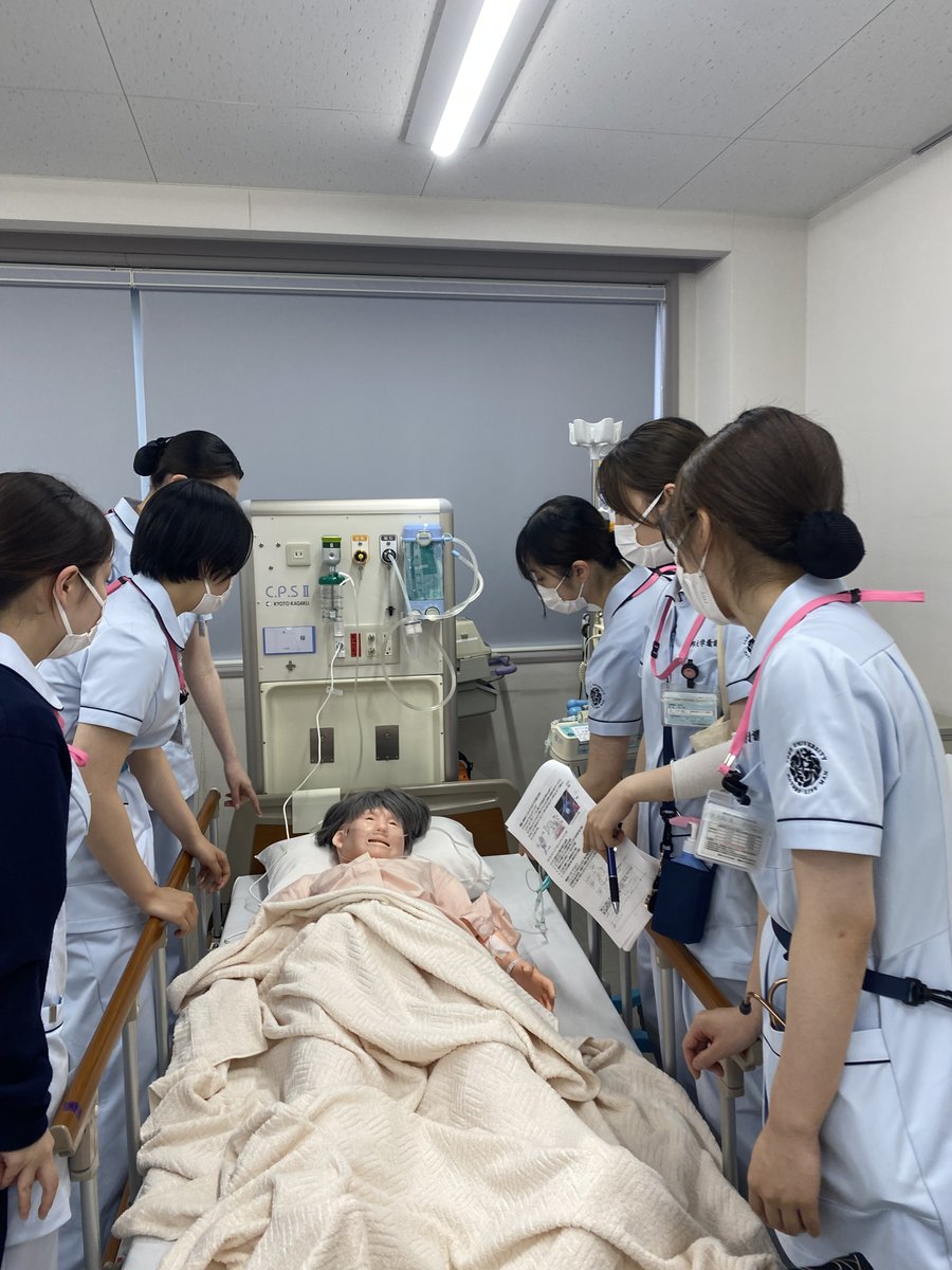 東邦大学看護学部【公式】 (@toho_nurspress) on Twitter photo 授業の1コマ #がん看護学 その2
3年生のがん看護学Ⅱ演習でKYT(危険予知トレーニング)を実施。ベッドサイドでの危険を見つける訓練を通して観察力を磨きました。触れて気づく危険も多数。
#東邦大学 #看護学部 #授業風景 授業の1コマ #がん看護学 その2
3年生のがん看護学Ⅱ演習でKYT(危険予知トレーニング)を実施。ベッドサイドでの危険を見つける訓練を通して観察力を磨きました。触れて気づく危険も多数。
#東邦大学 #看護学部 #授業風景