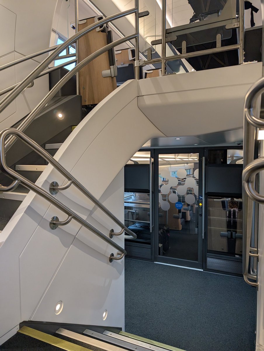 gamedin_77's tweet image. Kaffe, snus åh god morgon! Äntligen Måndag! En dag närmare semestern. ☕🤩✅

#oftoworkwego✅