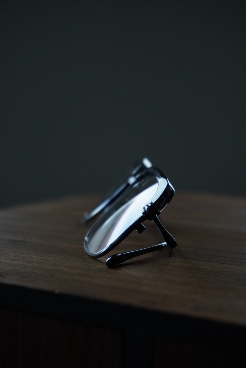 ナードさを再構築

model : dork (ドーク)
col.02 Black &amp; Silver Gradation

全国の正規取扱店にて販売中

＃TAYLORWITHRESPECT
＃テイラーウィズリスペクト