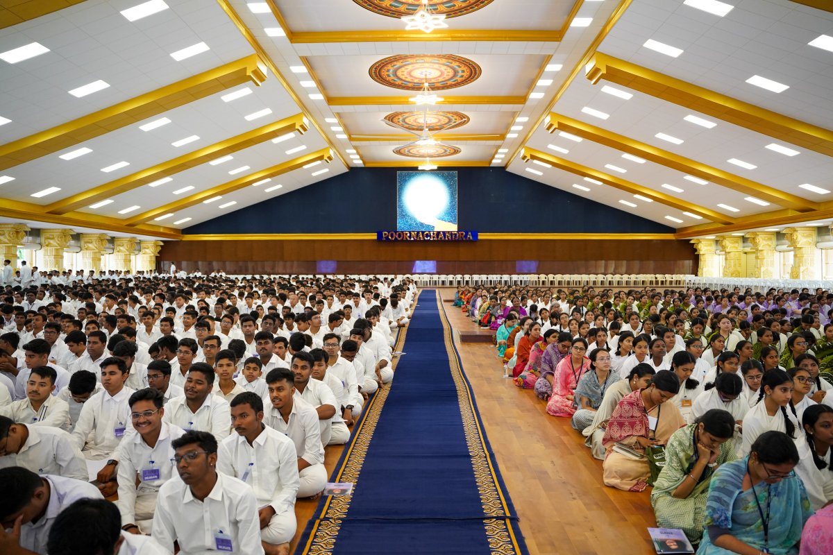 SSSIHL's tweet image. Celebration of Universal #HumanValues | Day 1 Highlights: The #SummerCourse in Indian Culture and Human Values commenced with great spiritual fervour and academic depth at Prasanthi Nilayam on 6 July 2025.
#srisathyasaicentenarycelebrations #100yearsofsrisathyasai