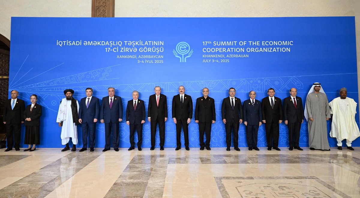 4 İyul Xankəndi şəhərində İqtisadi Əməkdaşlıq Təşkilatının  17-ci Zirvə görüşü keçirilib. Azərbaycan Respublikasının Prezidenti İlham Əliyev İqtisadi Əməkdaşlıq Təşkilatında iştirak edən dövlət və hökumət başçılarını,nümayəndə heyətlərinin rəhbərlərini qarşıladı.