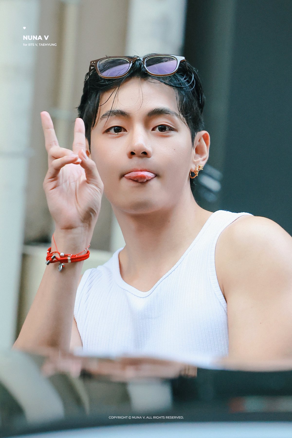 BTS V テテ / EXO カイ 着用/CAREN SiLVER DOLPHiN BRACELET The BTS Lookbook ⟭⟬ on X: 