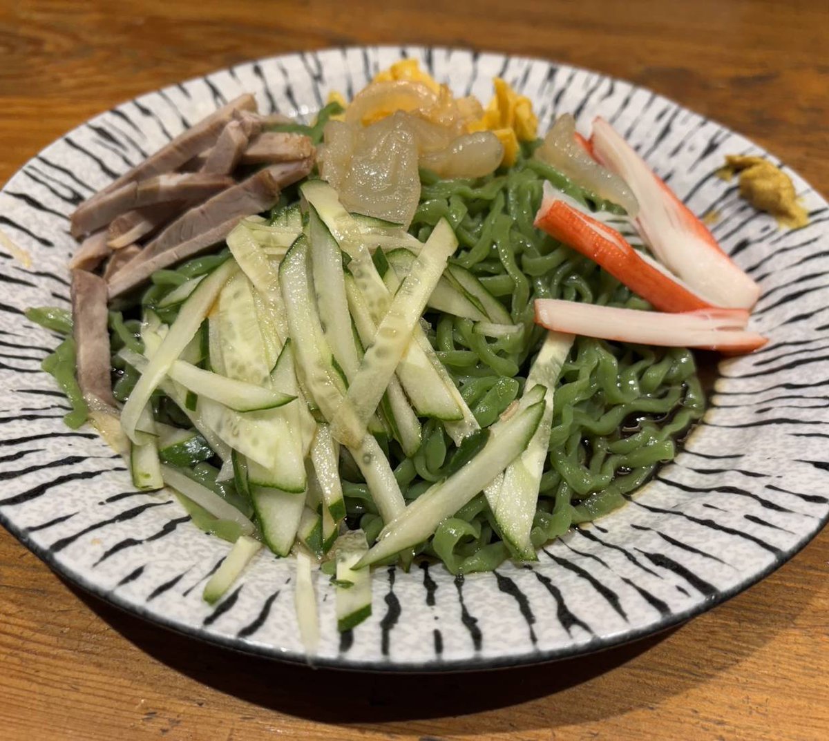 中華料理「香港屋」
五目冷やし中華そば🍜✨

暑すぎる日はやはり冷やし中華ですよね🙋✨

溢れそうなボリュームの具だくさん冷やし中華😊
お味もめちゃくちゃ美味しい🙋

タレも甘酸っぱい絶妙さが最高💕

ご馳走様でした🙇