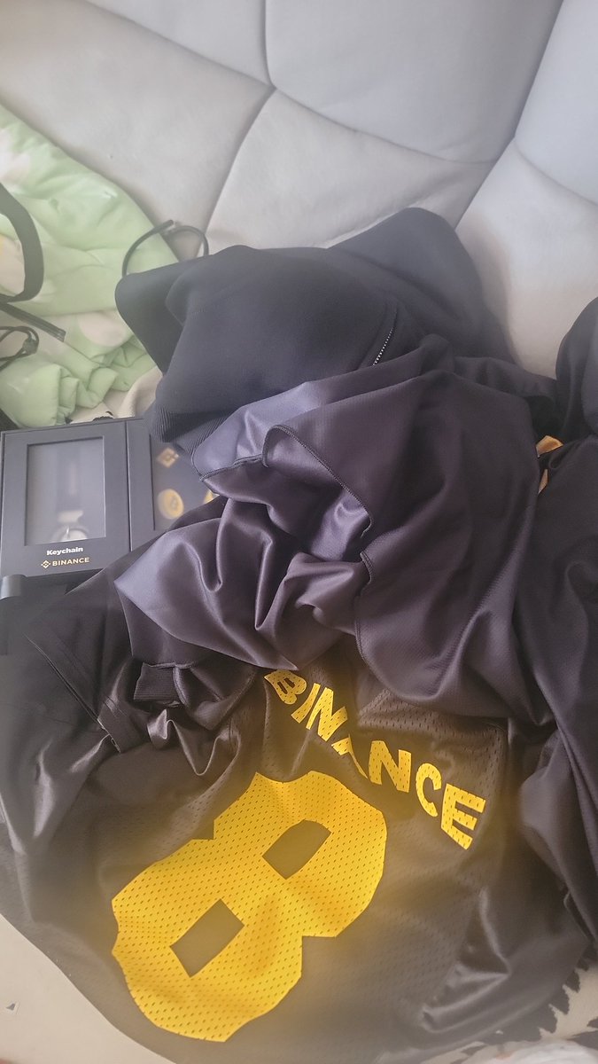 感谢币安送的服装大礼包，这次布料太多了我就不穿了，下次情趣内衣发点过来。