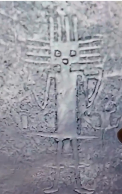 🙄Figura en la Vestimenta del anterior Papa y figura gigante en el Desierto de Atacama (Chile).
🌀Investiga, eleva tu conciencia y tu dimensión; deja de ser un conejillo en sus manos.
#Matrix #SabiduríaConciencial