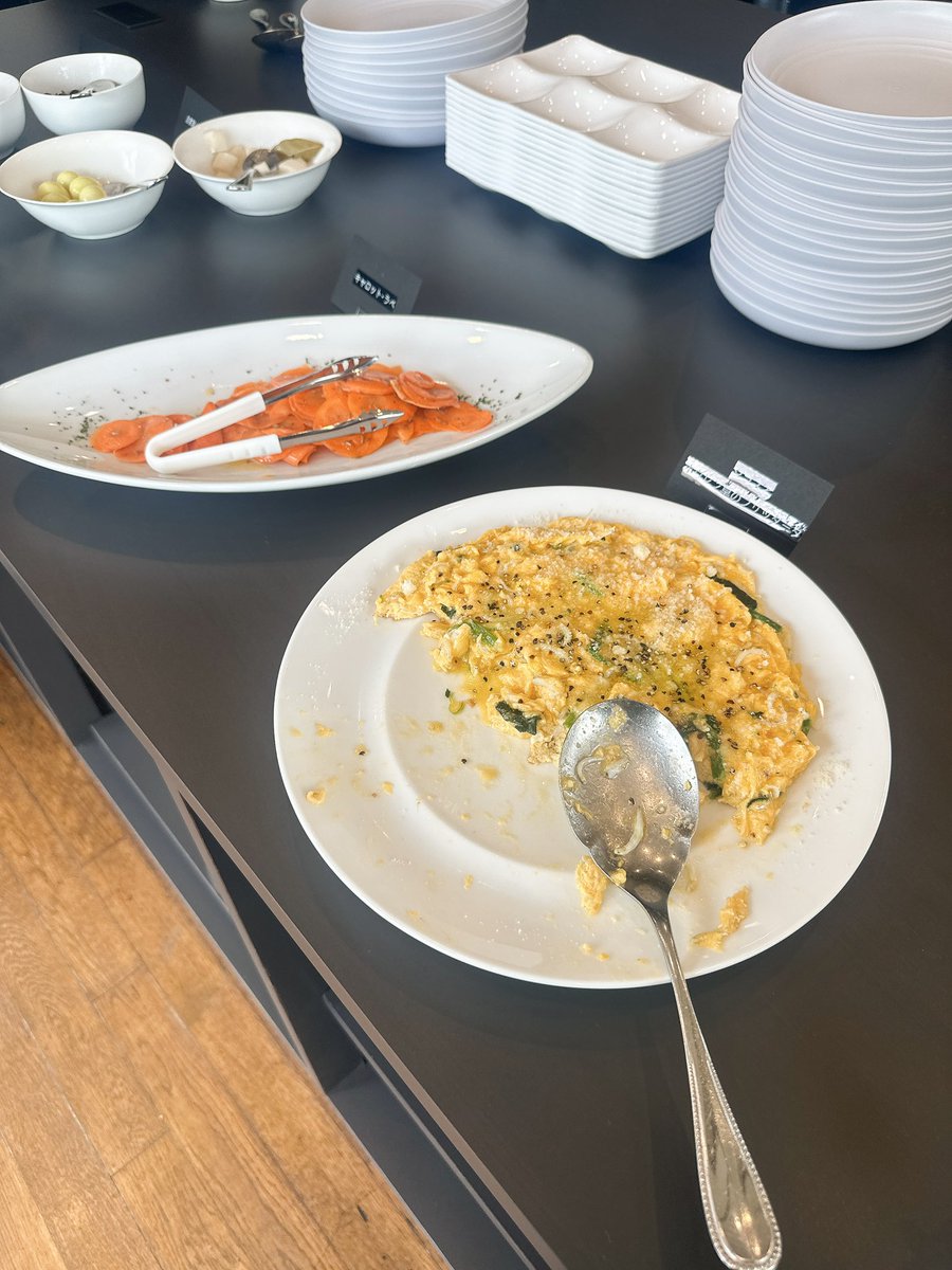 chocotnnn's tweet image. 📍ビュッフェダイニング テラス(沼津市大手町)
ホテルアリアの2階に新しくオープンしたビュッフェレストランのランチに潜入💓
前菜やパスタ、リゾット、天ぷらと和洋折衷なお料理が楽しめます😋!
特にリゾットが本格的で美味しかったのと、天ぷらが揚げたてでよかった!
#沼津ランチ #沼津グルメ