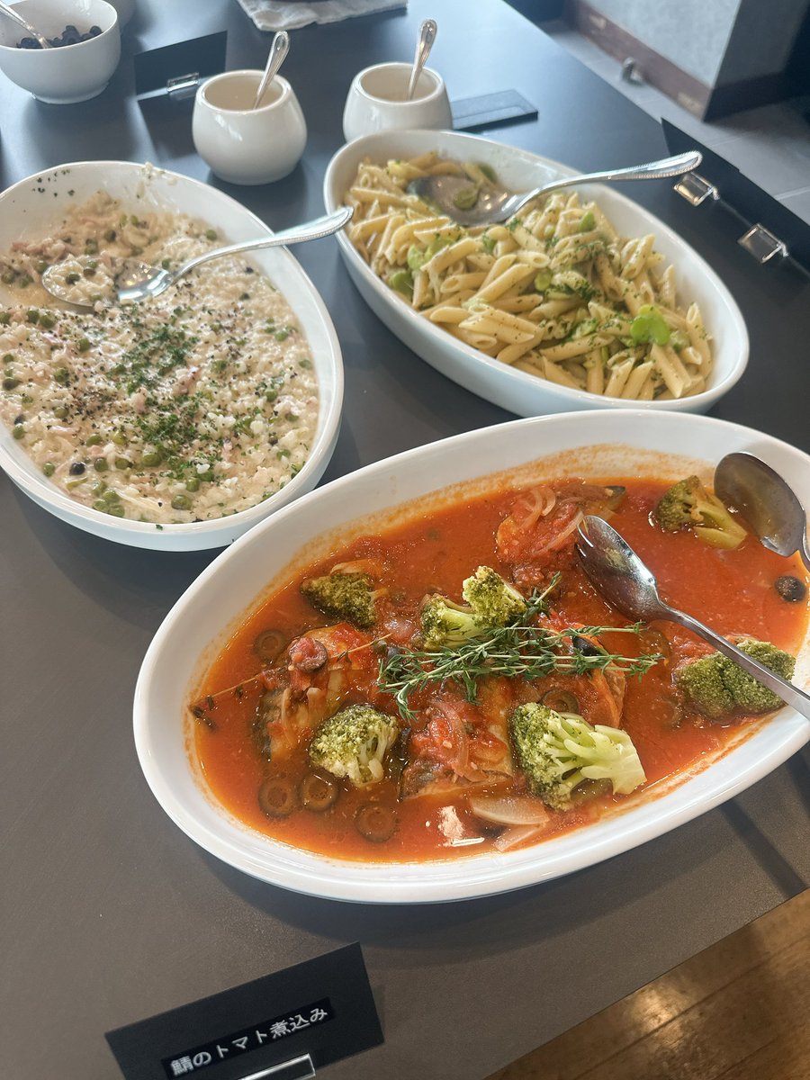 chocotnnn's tweet image. 📍ビュッフェダイニング テラス(沼津市大手町)
ホテルアリアの2階に新しくオープンしたビュッフェレストランのランチに潜入💓
前菜やパスタ、リゾット、天ぷらと和洋折衷なお料理が楽しめます😋!
特にリゾットが本格的で美味しかったのと、天ぷらが揚げたてでよかった!
#沼津ランチ #沼津グルメ