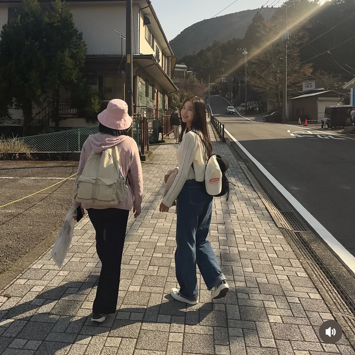 jaewoojjeongz's tweet photo. Mama Kim 🥹❤️
Did Jungwoo took the photos? So cutee 🥹❤️ https://t.co/jytQsWrVvr
