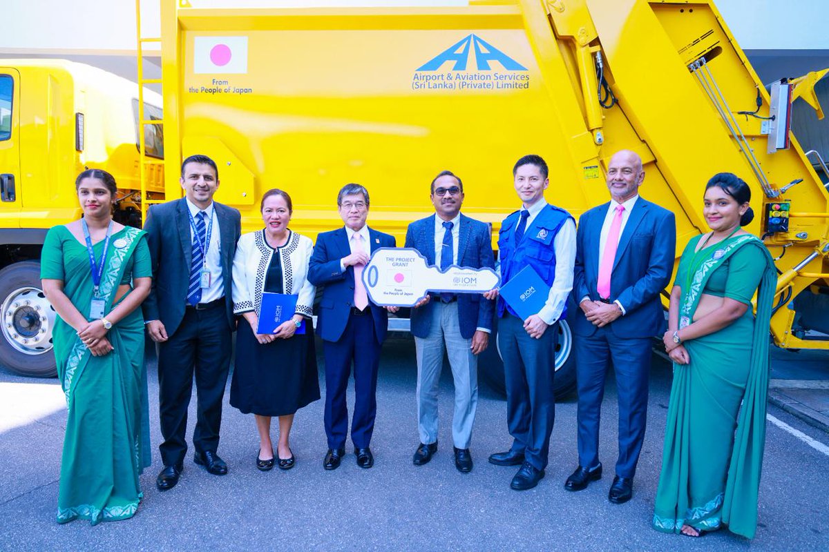 JapanEmb_SL's tweet image. On 4 July, Amb. Isomata 🇯🇵 joined Hon. Minister Bimal Rathnayake 🇱🇰 at @IOMSLandMV’s handover of X-ray scanners and a Compactor Refuse Collector 🚛 to boost 🛂 infection control at BIA. Supporting safe, sustainable tourism and a cleaner, healthier Sri Lanka — and Clean Sri Lanka!