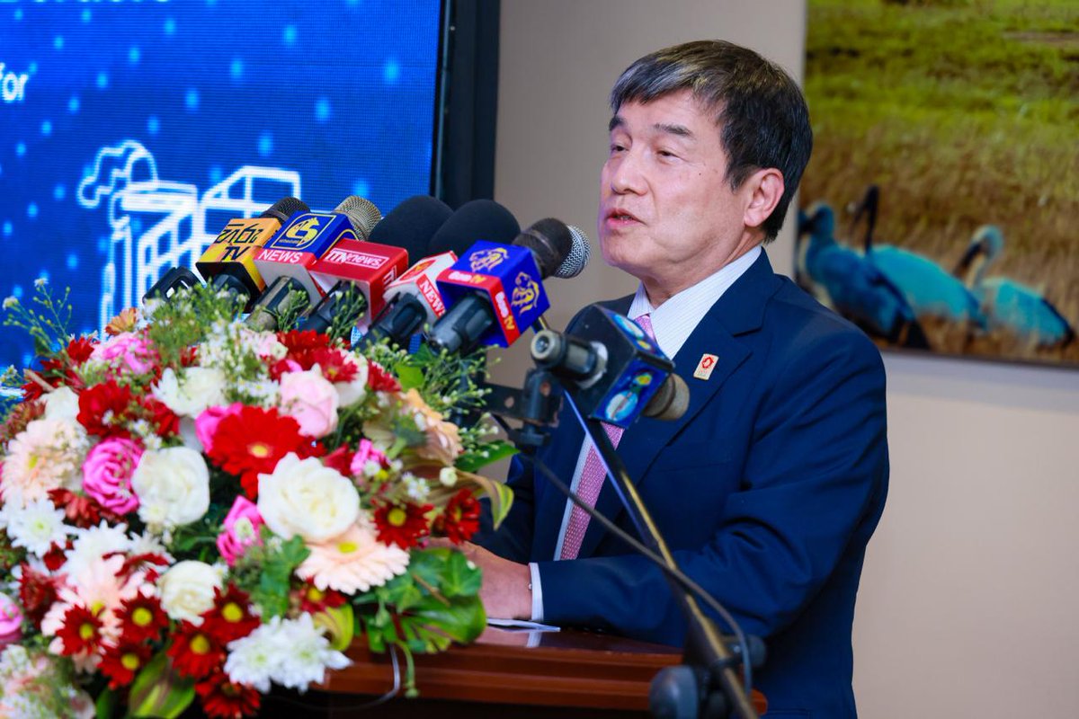 JapanEmb_SL's tweet image. On 4 July, Amb. Isomata 🇯🇵 joined Hon. Minister Bimal Rathnayake 🇱🇰 at @IOMSLandMV’s handover of X-ray scanners and a Compactor Refuse Collector 🚛 to boost 🛂 infection control at BIA. Supporting safe, sustainable tourism and a cleaner, healthier Sri Lanka — and Clean Sri Lanka!