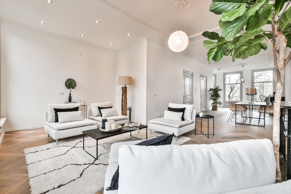 ElliotAdler6's tweet photo. Home staging remains a powerful tool to boost sales. 🛋️✨ Well-staged homes sell faster and for more — creating emotional connections with buyers is key! 💡💰 #HomeStaging #RealEstateSales #MarketTips https://t.co/POyUfppB7m