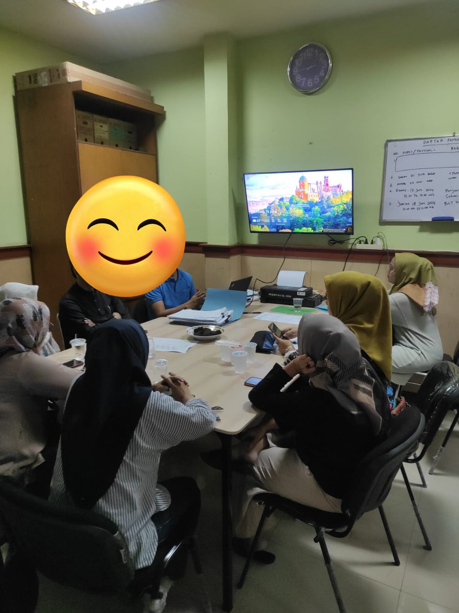 " Tak semua harus sempurna,,yang penting trus belajar,,dan bersandar pada yang maha kuasa,,peran ini berat tapi Insyaallah berpahala,,,"

"Untuk semua yang berjuang mencari rezeki,, semangat Allah bersamamu,,"🤲🥰

Jlng siang
#Liburygtdklibur
Me,,piket🫡☕