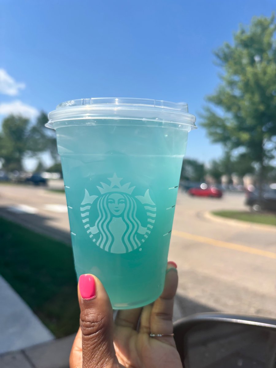 Finally tried the new “Summer Berry” refresher <a href="/Starbucks/">Starbucks</a> today. #SummerVibes