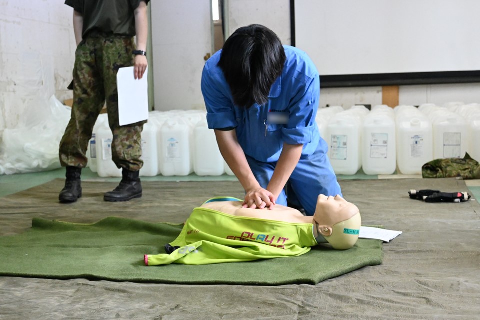 7th_Division_pr's tweet image. 【自衛隊体験】
この度、菱重特殊車両サービス株式会社千歳事業所の新規所員5名が体験入隊しました!
自衛隊の普段の訓練・生活、企業が製造した車両がどのように使用・整備されているのか、身をもって体験していただきました。
#第7師団
#自衛隊
#新生機甲師団
#菱重特殊車両サービス株式会社