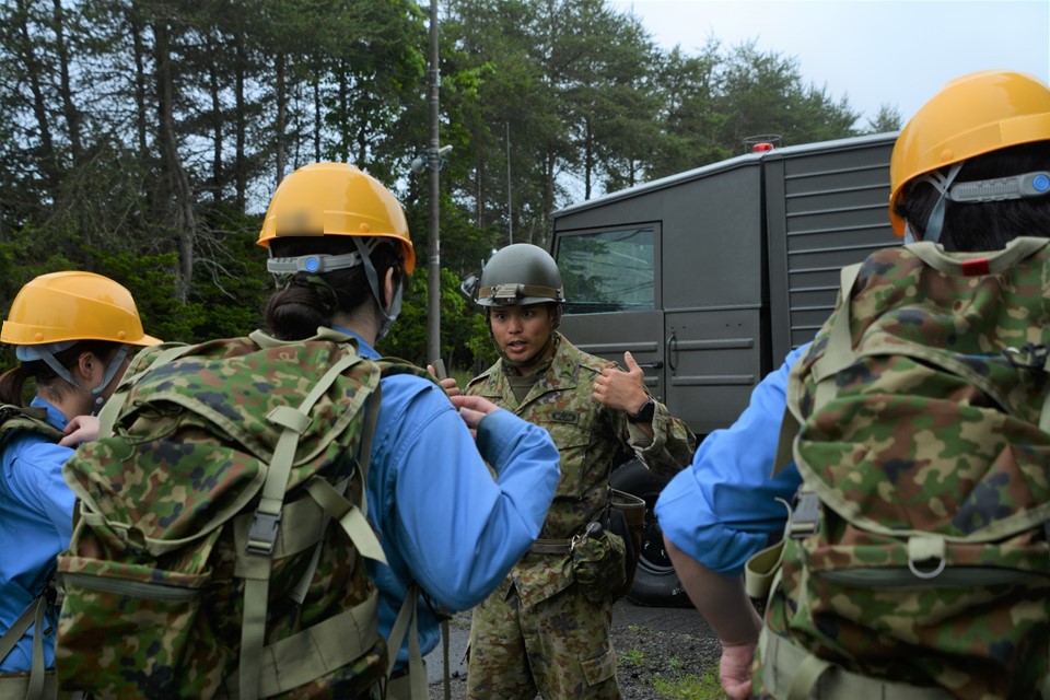 7th_Division_pr's tweet image. 【自衛隊体験】
この度、菱重特殊車両サービス株式会社千歳事業所の新規所員5名が体験入隊しました!
自衛隊の普段の訓練・生活、企業が製造した車両がどのように使用・整備されているのか、身をもって体験していただきました。
#第7師団
#自衛隊
#新生機甲師団
#菱重特殊車両サービス株式会社