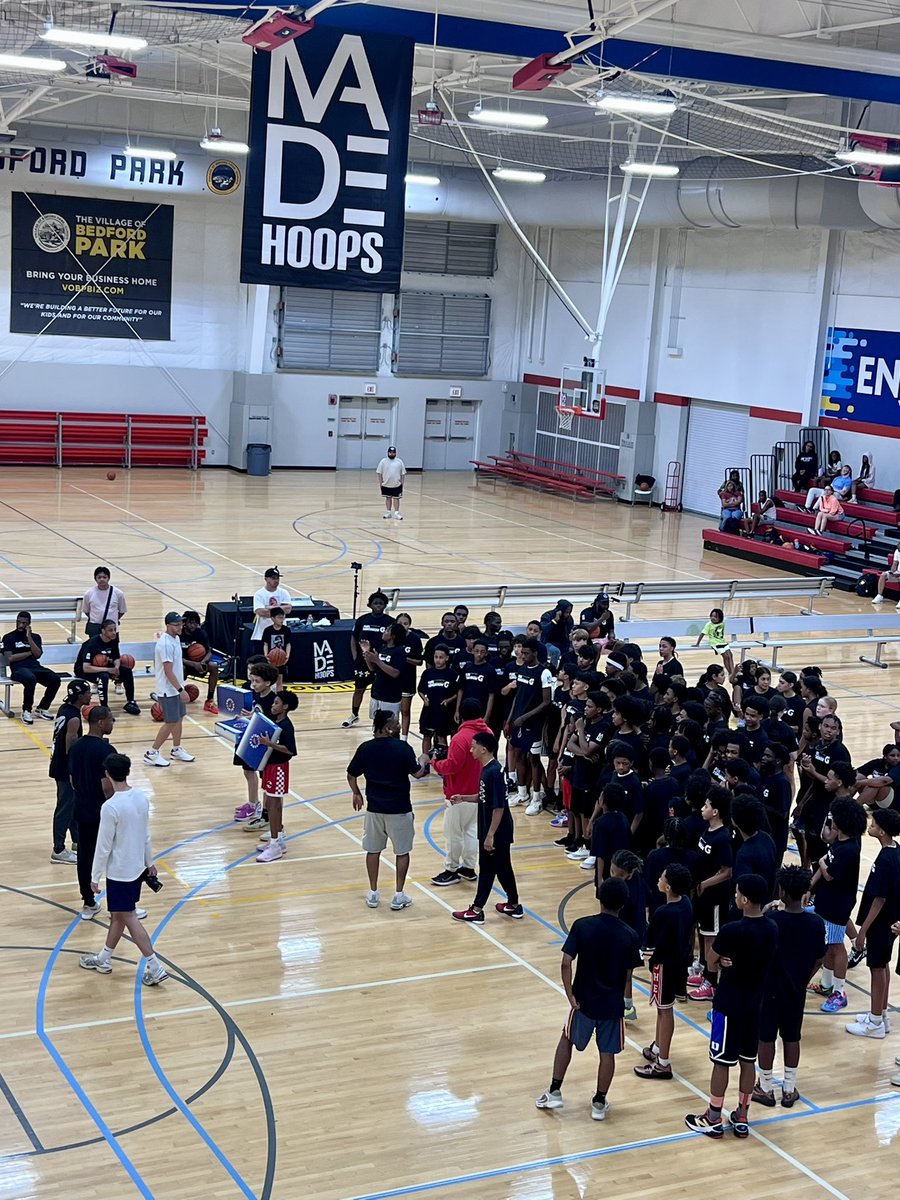 Thank you <a href="/Gatorade/">Gatorade</a> <a href="/madehoops/">MADE Hoops</a> and @chitownbulldogs606 for the invite. The community camp was a success 🏀⛹🏻‍♀️
