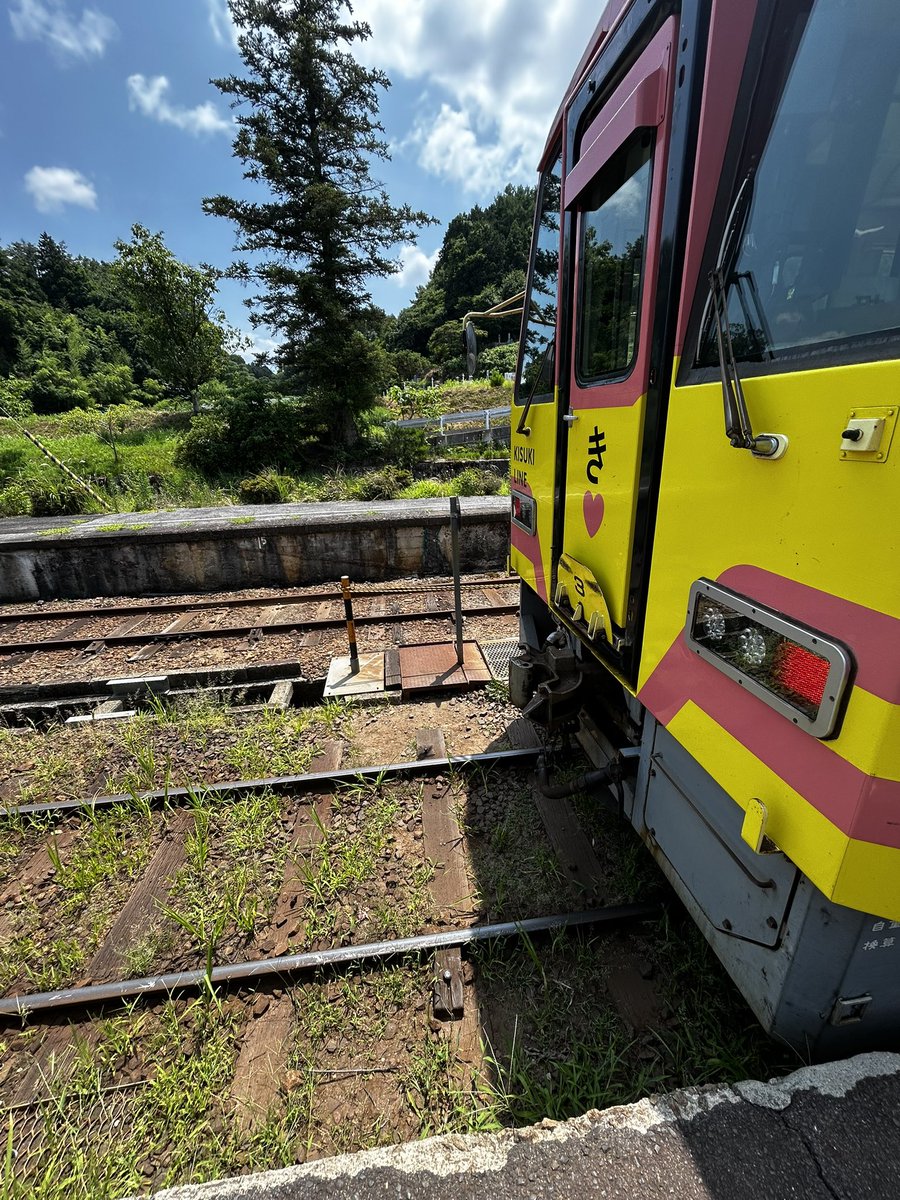 TETSUHEN's tweet image. ただいまレール温度55度とのことでした。で、57度になるとストップ！！の可能性があるようです。頑張ってください（と言っても、詮無いですが…）、木次線💦 #木次線 #もっとつながる木次線 #出雲横田 ＃出雲坂根 ＃スイッチバック