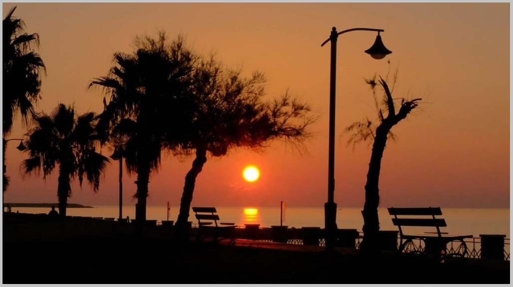 Buon lunedì cari amici e care amiche!
Alba sullo Ionio
Giuseppe Nunziato Belcastro