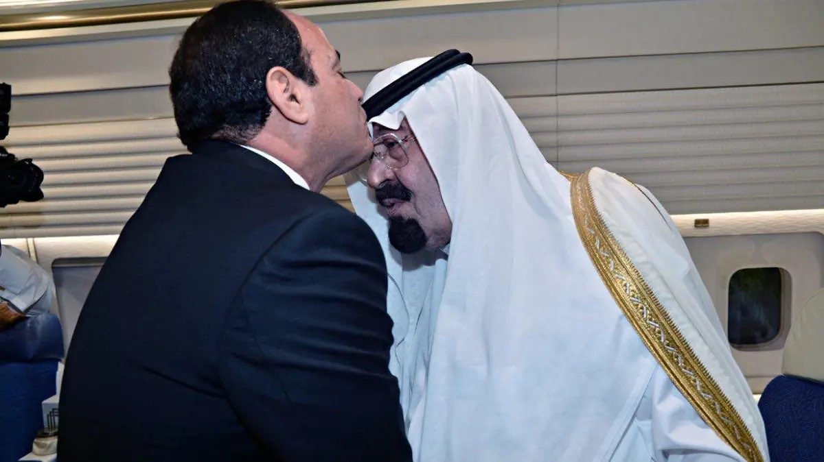 انتهت مقولة #عفى_الله_عما_سلف 
ما ينسينا الخطا حب الخشوم
ولايطهرك المطر عشرين عام ….
مخطي ترضى لنا ظلم الظلوم
ومخطي ترضى على شعبك يضام …..
بايع شاري على شعبك تسوم
مايهمك بالحلال وبالحرام …..
لاجل شعبك بيننا كنت محشوم
لكن الحشمة خسارة باللئام ……
يوم فشلنا صواريخ الخصوم
رحت