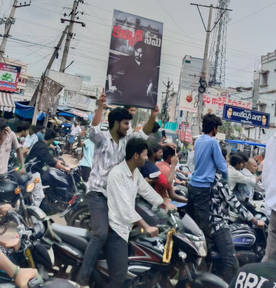 ✒ త్రివిక్రమ్ ᶠᵃⁿ ✍️ tweet media