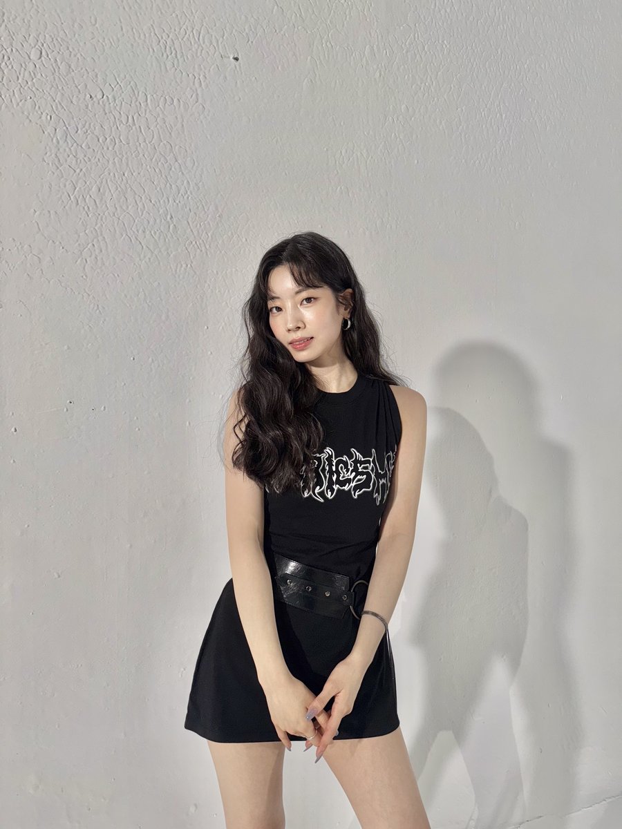 godmitzu's tweet photo. DAHYUN IN THE 'THIS IS FOR' LOOKS SHE'S SO GORGEOUS https://t.co/yq4g6lxFOG