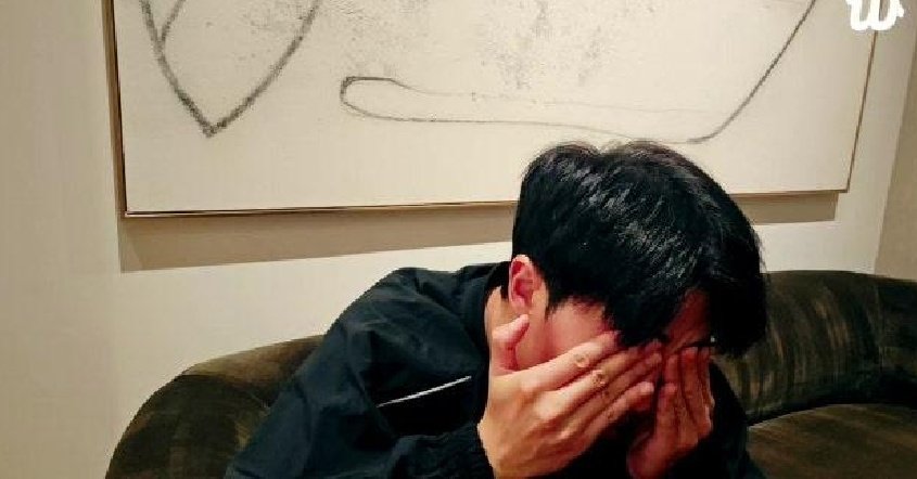 sgmin_seven's tweet image. NAMJOON DROPPED HIS PHONE IN WATER HELP 😭😭😭😭