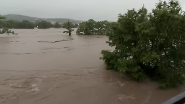DynamicCecelia's tweet image. Catastrophic flash flooding hit central Texas during July 4 weekend with record rain, multiple fatalities, and disaster declarations. Climate change drives these dangerous extreme weather events-stay safe and prepared. breezyscroll.com/world/the-us/t…