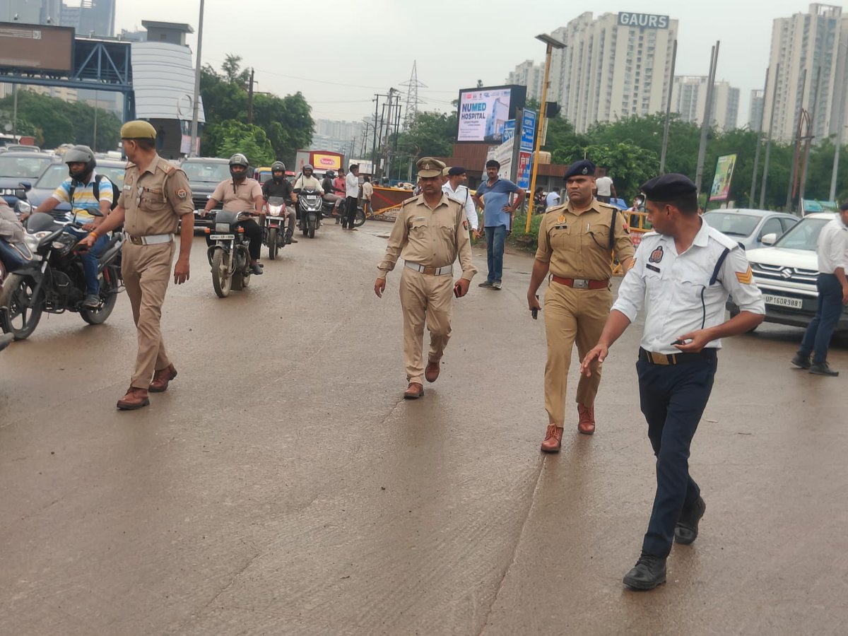 DCP Traffic Noida (@dcptrafficnoida) on Twitter photo .<a href="/dcptrafficnoida/">DCP Traffic Noida</a> рджреНрд╡рд╛рд░рд╛ рдХрд┐рд╕рд╛рди рдЪреМрдХ рдкрд░ рдпрд╛рддрд╛рдпрд╛рдд рд╡реНрдпрд╡рд╕реНрдерд╛ рдХрд╛ рдирд┐рд░реАрдХреНрд╖рдг рдХрд┐рдпрд╛ рдЧрдпрд╛ рддрдерд╛ рдпрд╛рддрд╛рдпрд╛рдд рдХреЗ рд╕реБрдЧрдо рд╕рдВрдЪрд╛рд▓рди рдмрдирд╛рдП рд░рдЦрдиреЗ рдХреЗ рд╕рдВрдмрдВрдз рдореЗрдВ рд╕рд░реНрд╡ рд╕рдВрдмрдВрдзрд┐рдд рдХреЛ рдЖрд╡рд╢реНрдпрдХ рджрд┐рд╢рд╛-рдирд┐рд░реНрджреЗрд╢ рджрд┐рдП рдЧрдПред
рдпрд╛рддрд╛рдпрд╛рдд рд╣реЗрд▓реНрдкрд▓рд╛рдЗрди рдирдВ0- 9971009001 .<a href="/dcptrafficnoida/">DCP Traffic Noida</a> рджреНрд╡рд╛рд░рд╛ рдХрд┐рд╕рд╛рди рдЪреМрдХ рдкрд░ рдпрд╛рддрд╛рдпрд╛рдд рд╡реНрдпрд╡рд╕реНрдерд╛ рдХрд╛ рдирд┐рд░реАрдХреНрд╖рдг рдХрд┐рдпрд╛ рдЧрдпрд╛ рддрдерд╛ рдпрд╛рддрд╛рдпрд╛рдд рдХреЗ рд╕реБрдЧрдо рд╕рдВрдЪрд╛рд▓рди рдмрдирд╛рдП рд░рдЦрдиреЗ рдХреЗ рд╕рдВрдмрдВрдз рдореЗрдВ рд╕рд░реНрд╡ рд╕рдВрдмрдВрдзрд┐рдд рдХреЛ рдЖрд╡рд╢реНрдпрдХ рджрд┐рд╢рд╛-рдирд┐рд░реНрджреЗрд╢ рджрд┐рдП рдЧрдПред
рдпрд╛рддрд╛рдпрд╛рдд рд╣реЗрд▓реНрдкрд▓рд╛рдЗрди рдирдВ0- 9971009001