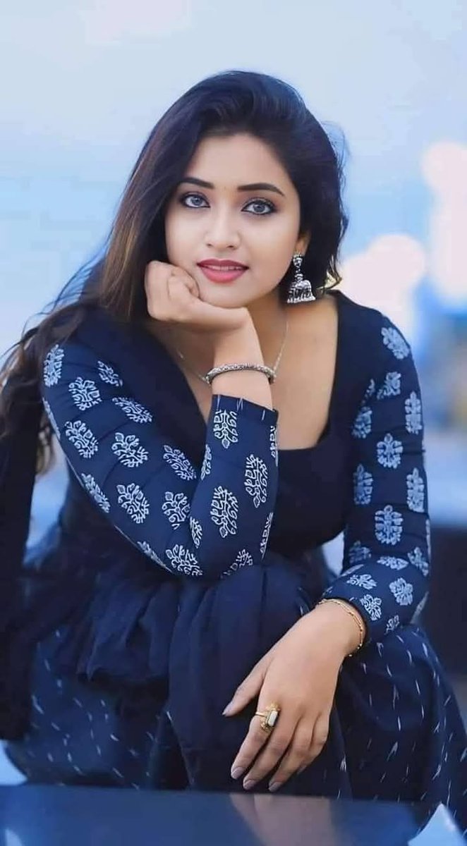 इंसान हमेशा तकलीफ़ में ही कुछ सीखता है.. खुशी में तो वो पुराने सबक़ भी भूल जाता है..
शुभ प्रभात
