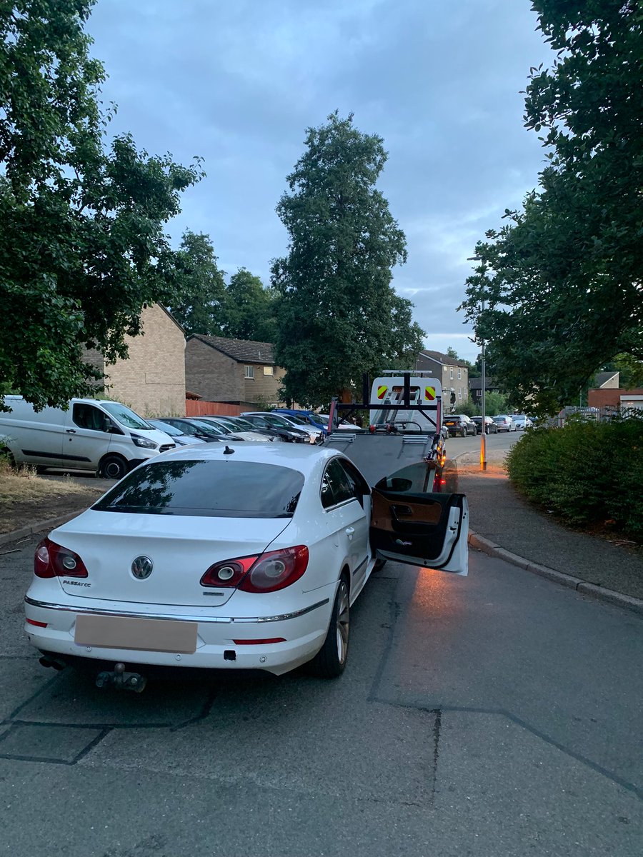 Northants_RPT's tweet image. Whilst waiting for the C4 to be recovered, this Passat caught our attention 🔎

Vehicle showed as having no insurance on @DriveInsured systems 📃❌

Driver unable to prove insurance at roadside and therefore reported for the offence 🧾

Vehicle seized #2for1 ✅ 

#Z1571