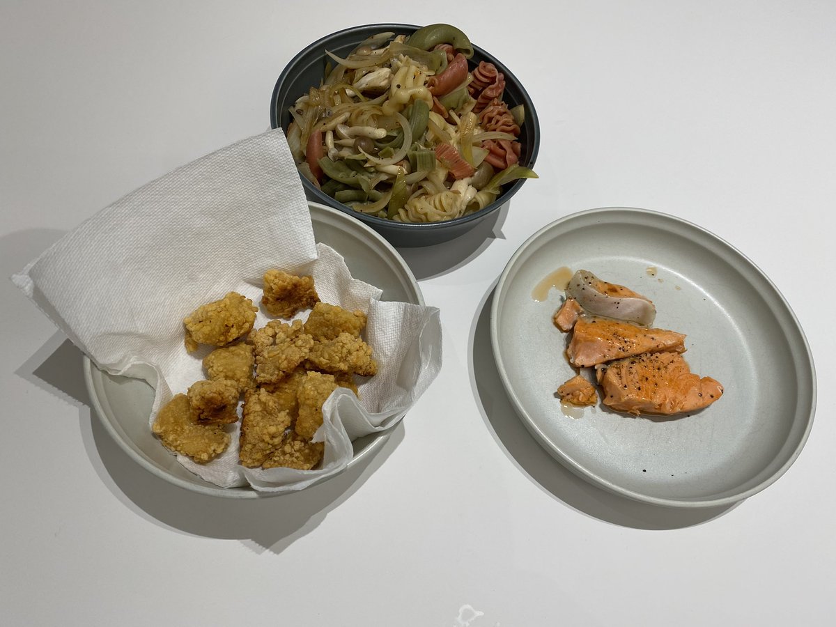 百味野菇義大利麵
香酥雞丁
嫩煎鮭魚