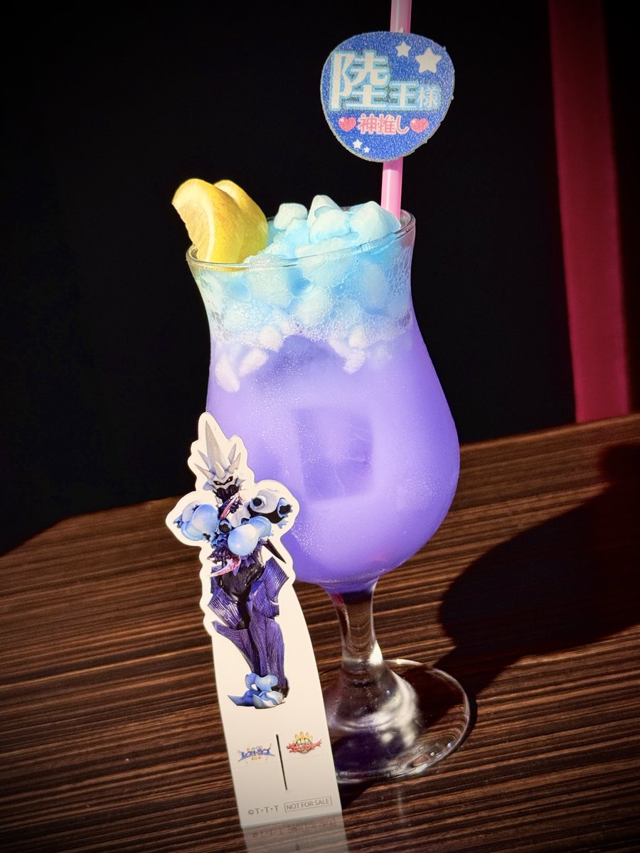 陸王を応援するべくブーケ嬢のドリンクを注文したらテーブルマーカー(スタンディ)もらえた！
手ぶらで来店しても推し活みたいに楽しめる！すばらしい！

#スーパー戦隊レストラン4周年
#ブーケ様優勝