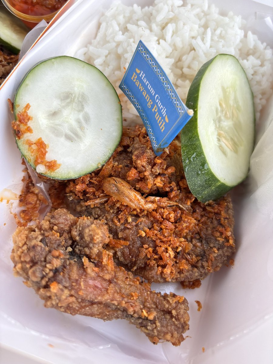 please enak bgt ayam bawangnya <a href="/hangry_id/">Hangry Indonesia</a>🥹 GURIH BANGET dan bumbunya bawangnya JUARAA

gak perlu lagi bingung mau mam siang apa? cusss beli ayam bawangnyaa ini aja🫶🏻🫶🏻🫶🏻