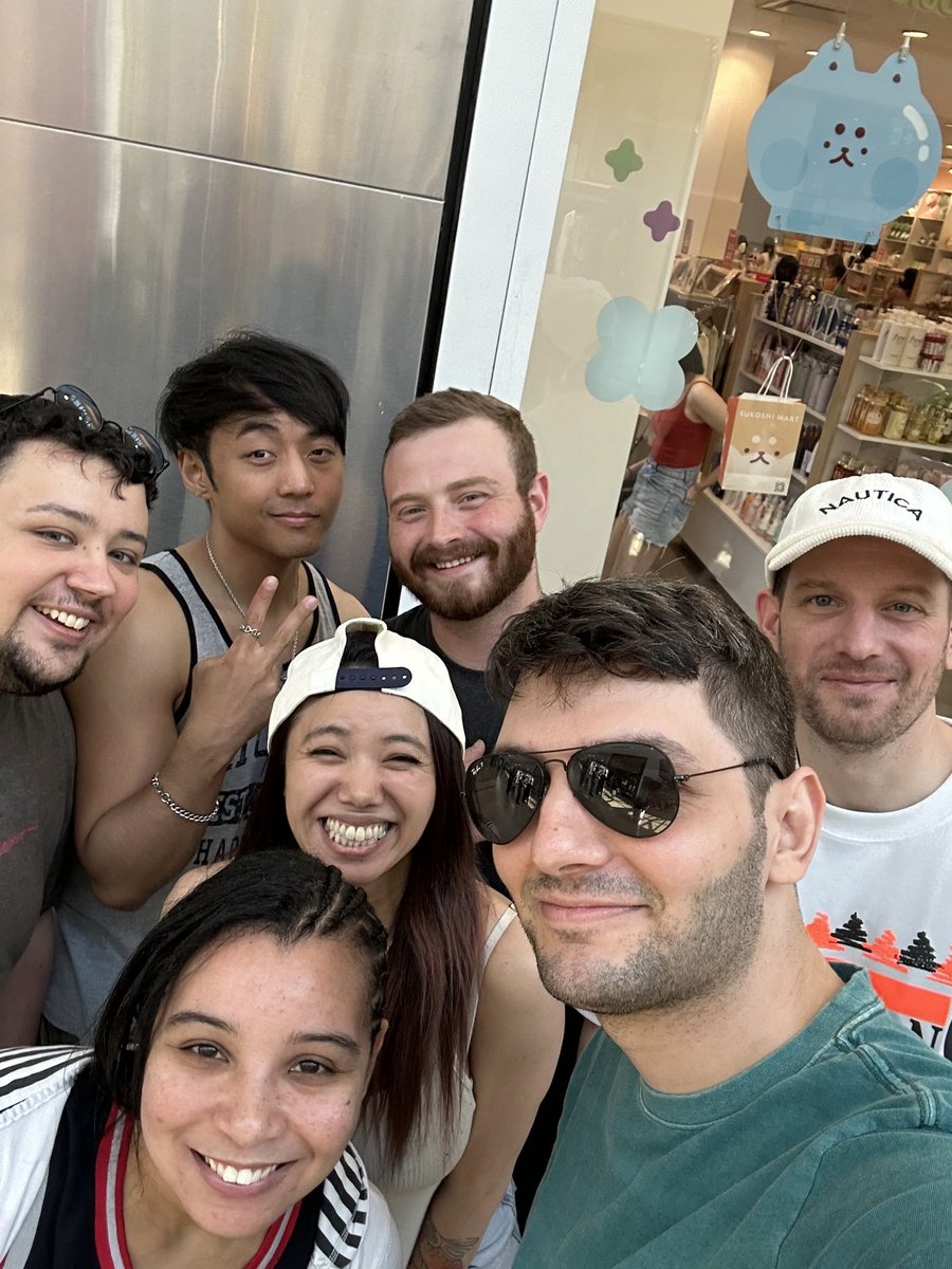 cafefunkfgc's tweet image. Goodbyes are bittersweet, but I'm gonna smile that this happened, because this was amazing, and I love my friends more than I can put into words. Until next year, Toronto and GOML!!! 💚💚💚