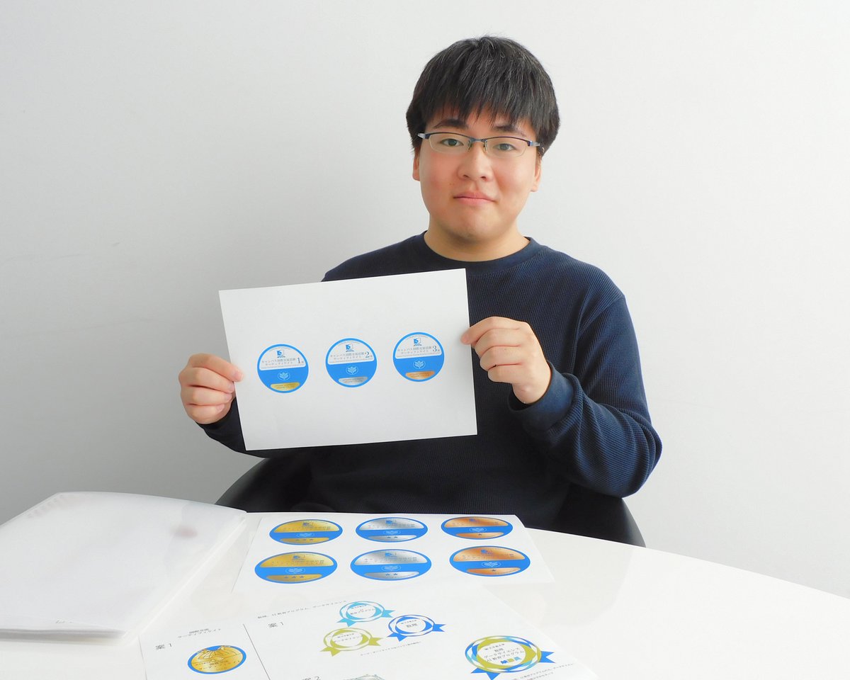 【建築＆芸術学部】山見勇佑さん（4年）、キャンパス国際交流活躍サーティフィケイトのオープンバッジのデザイン🎨

👇詳しくはこちらをご覧ください
otemae.ac.jp/news/2025/6572…

#大手前大学 #建築＆芸術学部 ＃オープンバッジ
