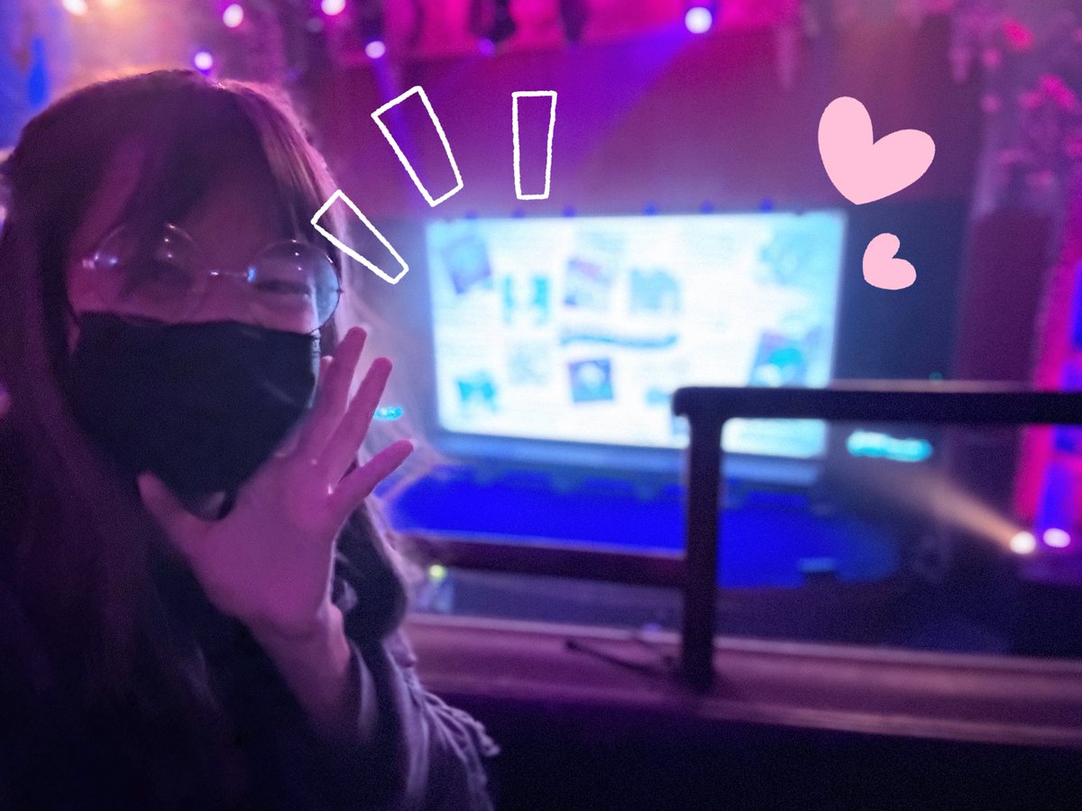 chocoballss123's tweet image. Virtual Vacation was sooooooo AMAZING !!!!
I totally DIDNT cry when Guitar, Loneliness, and the Blue Planet came on (lie) (genuinely so overjoyed to be able to see Hyunicat perform) 🎉😙