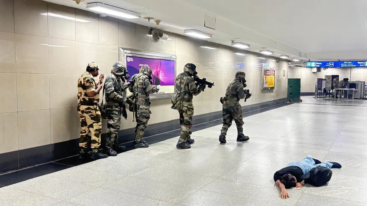 NSG Commandos while conducting CBRN Drill at Rajiv Chowk Metro Station, New Delhi.

Photo by BW Police World