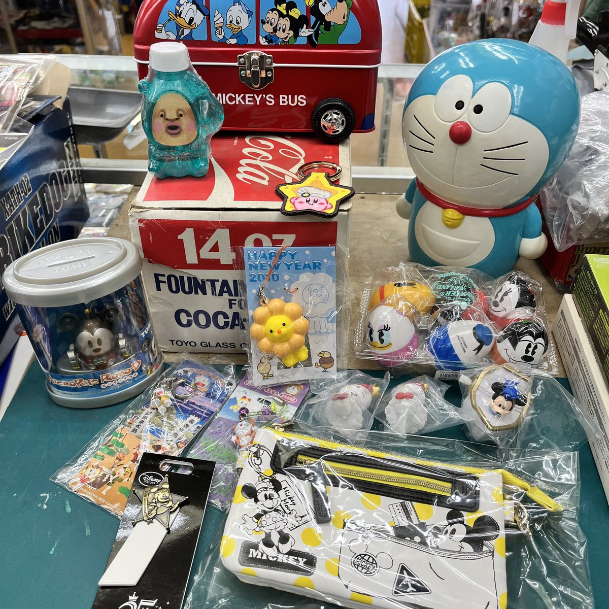 chigasakiUbooks's tweet image. 入荷品です。
可愛いで溢れてます。
そうなんです!
可愛い物に囲まれて可愛い店を可愛い店長が営業しています!
…なんだかすいません
#ディズニー
#ミッキーマウス
#キティ
#ドラえもん
#こびとづかん