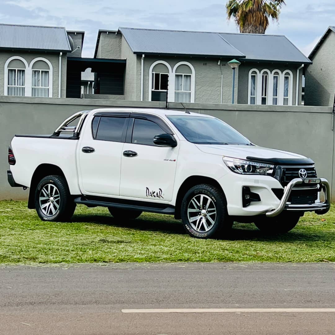 Toyota Hilux Dakar
2018 Model
Automatic 
65000km
Excellent condition
Tow Hitch
Tonner cover
Black Leather interior 
$50000

+263784984104