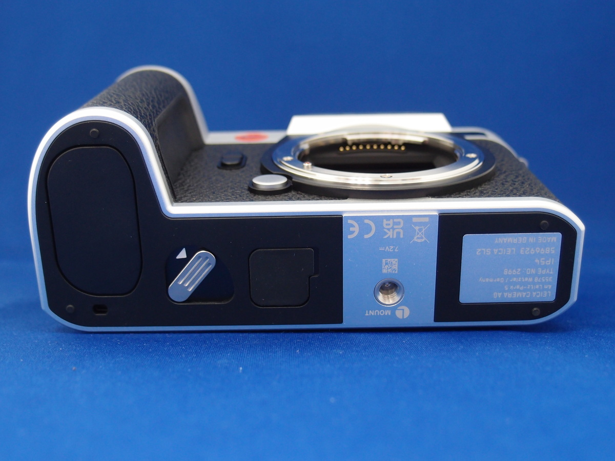 ＼本日のピックアップ3選!／
【中古】ライカ SL2 ボディ[10896]

美品❗　
￣￣￣
約4700万画素フルサイズセンサーの圧倒的な描写力✨
ボディ内手ブレ補正機構により、レンズが手ブレ補正機構を搭載していなくても手ブレを抑えて撮影できます🎶

▼詳細はこちら▼
shop.kitamura.jp/ec/used/244804…