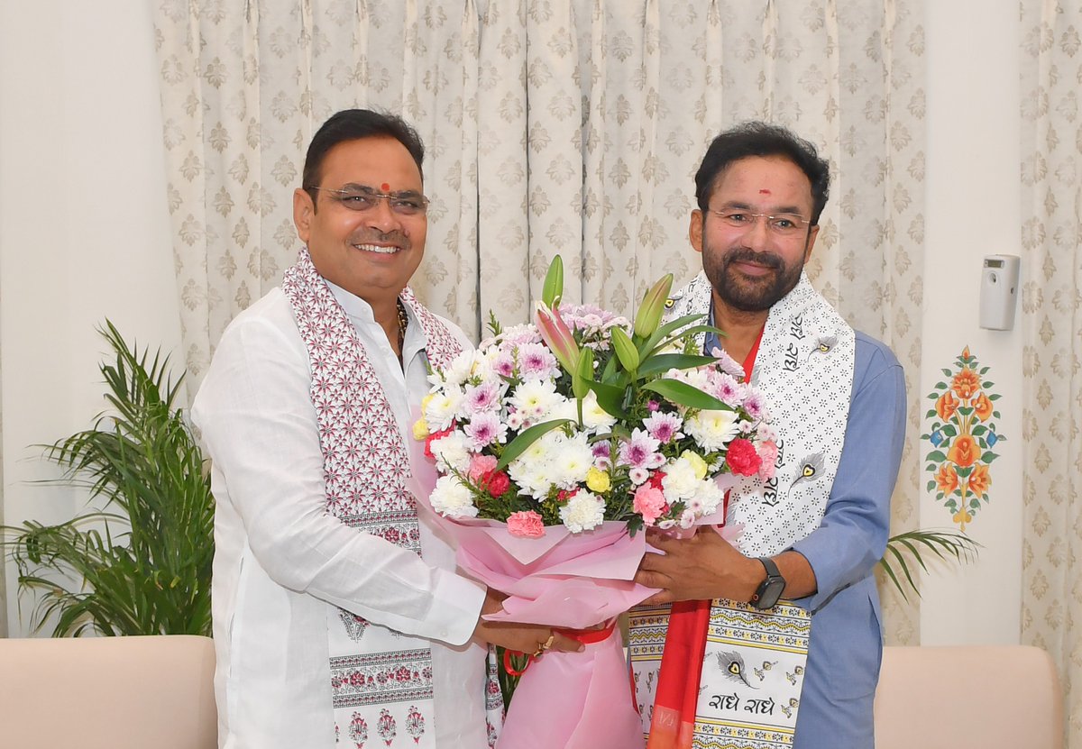 BhajanlalBjp's tweet photo. आज शौर्य भूमि राजस्थान पधारने पर माननीय केंद्रीय कोयला एवं खान मंत्री श्री जी. किशन रेड्डी जी का मुख्यमंत्री निवास पर स्नेहपूर्ण स्वागत-अभिनंदन किया।
@kishanreddybjp https://t.co/0u49aldHfL