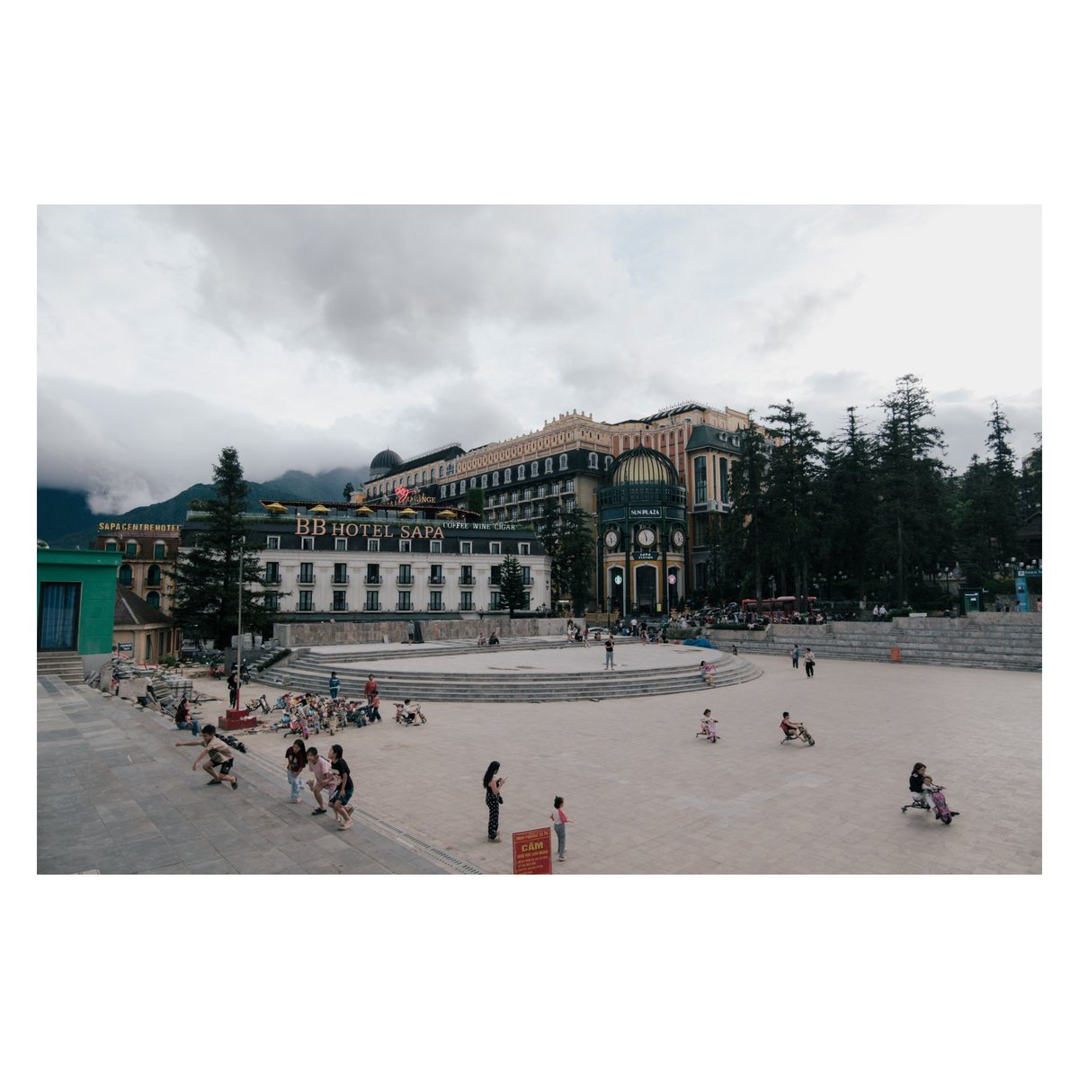 ttoniross's tweet photo. Sapa, Vietnam 🇻🇳
.
.
.
I already miss the coffee. 😩 https://t.co/Dff5CBeT3L