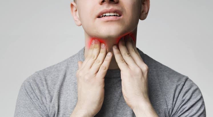 Tenggorokan kalian lagi serak &amp; radang nggak? Coba tips ini deh:
1. Perbanyak minum air anget (better kalau dikasih madu/lemon/jahe)
2. Bnyk minum air mineral
3. Ngisep degirol/sp troches/strepsils (⚠️JANGAN fg troches!)
4. Bnyk istirahat
5. Jauhi pedes/gorengan
6. Makan berkuah