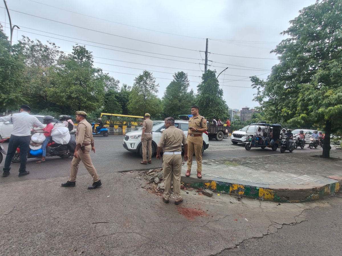 DCP Traffic Noida (@dcptrafficnoida) on Twitter photo .<a href="/dcptrafficnoida/">DCP Traffic Noida</a> рджреНрд╡рд╛рд░рд╛ 67 рдкрд╛рдиреА рдХреА рдЯрдВрдХреА рдорд╛рд░реНрдЧ рдкрд░ рдпрд╛рддрд╛рдпрд╛рдд рд╡реНрдпрд╡рд╕реНрдерд╛ рдХрд╛ рдирд┐рд░реАрдХреНрд╖рдг рдХрд┐рдпрд╛ рдЧрдпрд╛ рддрдерд╛ рдпрд╛рддрд╛рдпрд╛рдд рдХреЗ рд╕реБрдЧрдо рд╕рдВрдЪрд╛рд▓рди рдмрдирд╛рдП рд░рдЦрдиреЗ рдХреЗ рд╕рдВрдмрдВрдз рдореЗрдВ рд╕рд░реНрд╡ рд╕рдВрдмрдВрдзрд┐рдд рдХреЛ рдЖрд╡рд╢реНрдпрдХ рджрд┐рд╢рд╛-рдирд┐рд░реНрджреЗрд╢ рджрд┐рдП рдЧрдПред
рдпрд╛рддрд╛рдпрд╛рдд рд╣реЗрд▓реНрдкрд▓рд╛рдЗрди рдирдВ0- 9971009001 .<a href="/dcptrafficnoida/">DCP Traffic Noida</a> рджреНрд╡рд╛рд░рд╛ 67 рдкрд╛рдиреА рдХреА рдЯрдВрдХреА рдорд╛рд░реНрдЧ рдкрд░ рдпрд╛рддрд╛рдпрд╛рдд рд╡реНрдпрд╡рд╕реНрдерд╛ рдХрд╛ рдирд┐рд░реАрдХреНрд╖рдг рдХрд┐рдпрд╛ рдЧрдпрд╛ рддрдерд╛ рдпрд╛рддрд╛рдпрд╛рдд рдХреЗ рд╕реБрдЧрдо рд╕рдВрдЪрд╛рд▓рди рдмрдирд╛рдП рд░рдЦрдиреЗ рдХреЗ рд╕рдВрдмрдВрдз рдореЗрдВ рд╕рд░реНрд╡ рд╕рдВрдмрдВрдзрд┐рдд рдХреЛ рдЖрд╡рд╢реНрдпрдХ рджрд┐рд╢рд╛-рдирд┐рд░реНрджреЗрд╢ рджрд┐рдП рдЧрдПред
рдпрд╛рддрд╛рдпрд╛рдд рд╣реЗрд▓реНрдкрд▓рд╛рдЗрди рдирдВ0- 9971009001