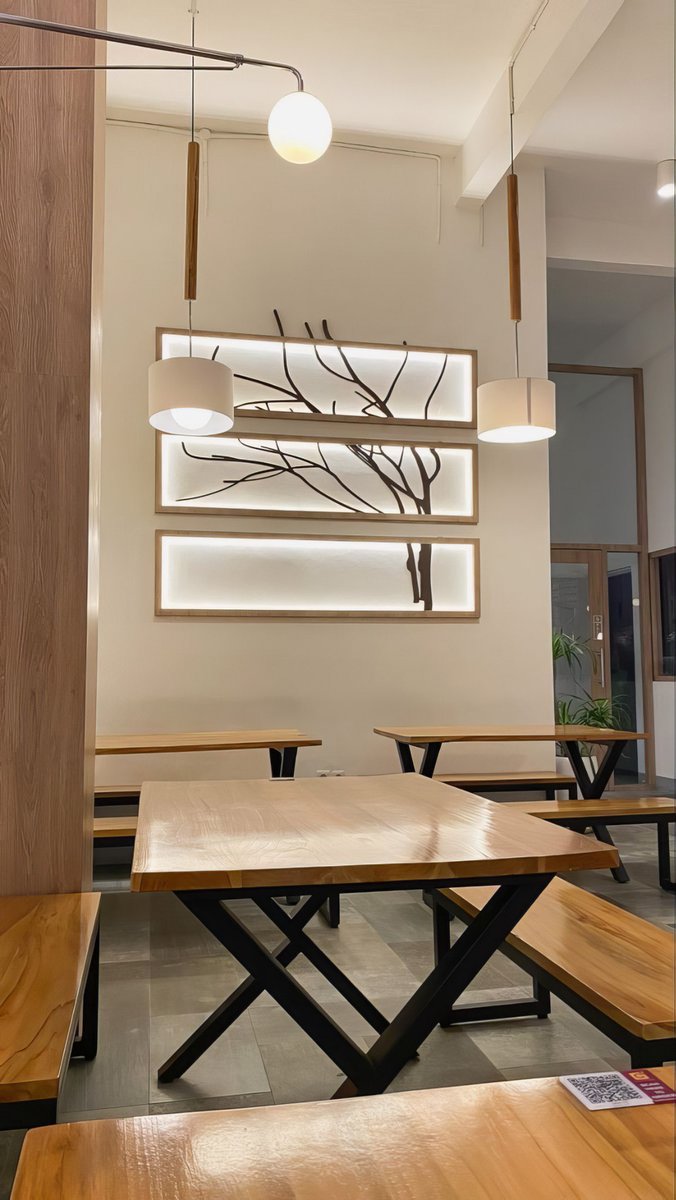 سيأتي الحُلم في مِشكاةِ فَجرٍ
و عندَ الصُّبحِ تبتَسِمُ الأماني 

ويبتسمُ المعنّى بعد حزنٍ 
وينسى حينها ما قد يعاني 

قضاءُ الله خيرٌ .. لو علمنا
لعِشنا هانئين .. بكلِّ آنِ♥️.