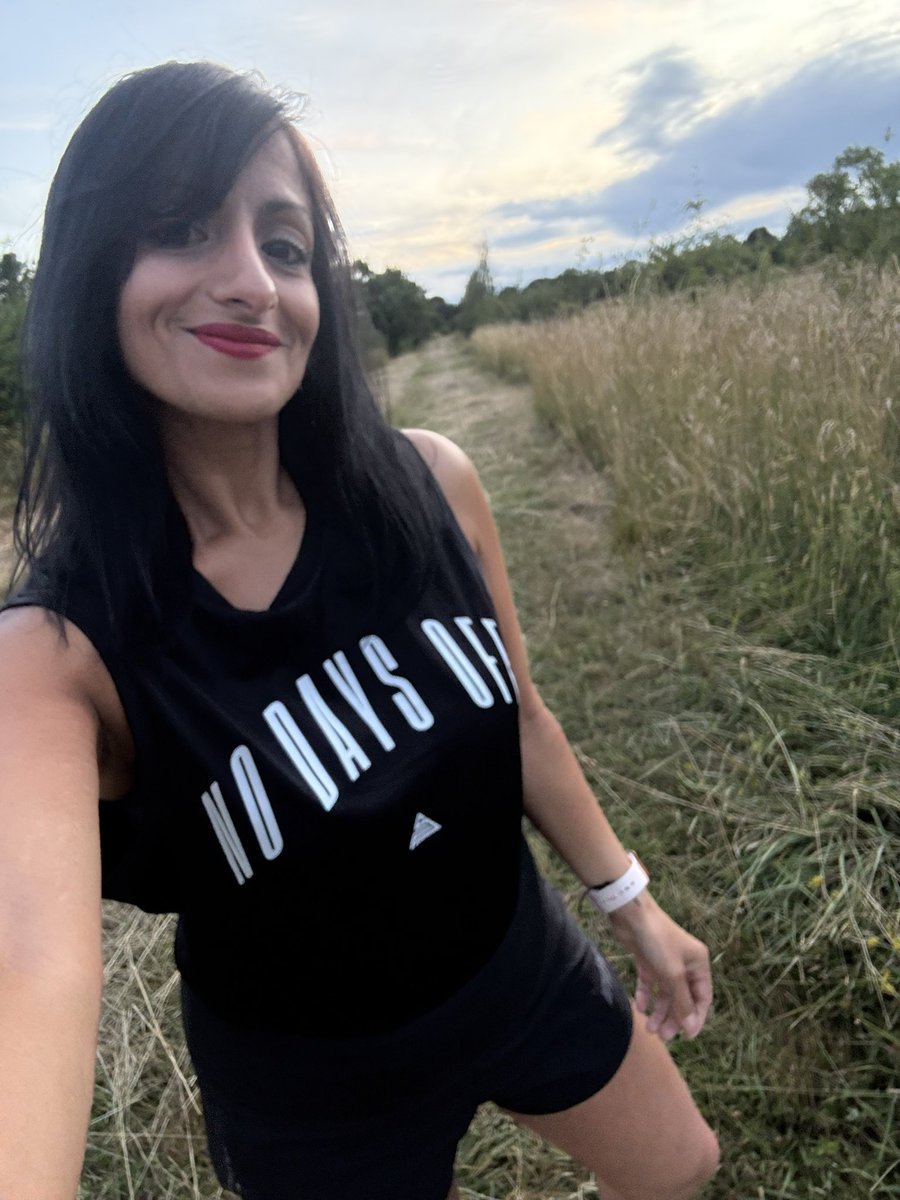 #runstreak day 2,677 ✌🏽
Last nights run 😜
21:15 club ✅ 
After running a 30 mile mountain Ultra marathon on Saturday &amp; being at Silverstone all day, I did feel a little bit tired when we got back home! 🤪 But a late run was a good way of taking stock of an amazing weekend 😃