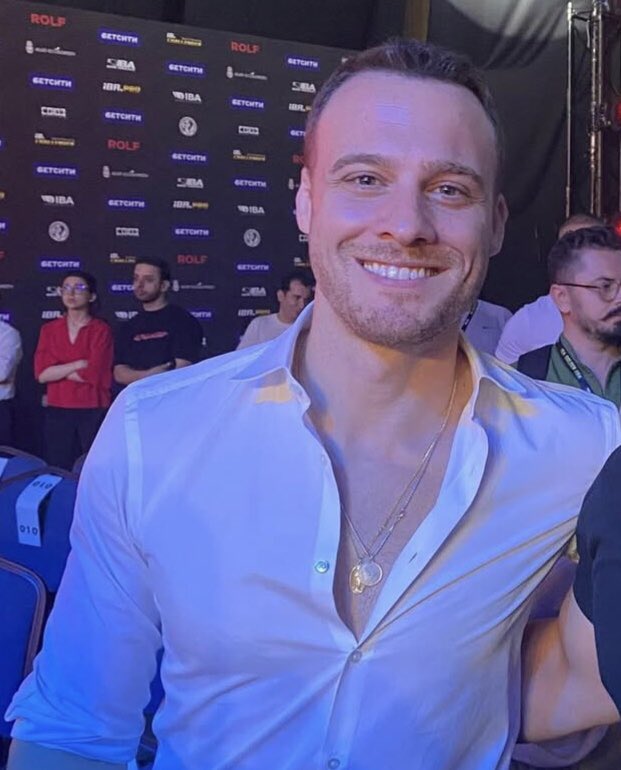 “Un pequeño gesto, genera grandes impactos”
#KeremBürsin 

Buenos días y feliz inicio de semana!!! ❤️😘