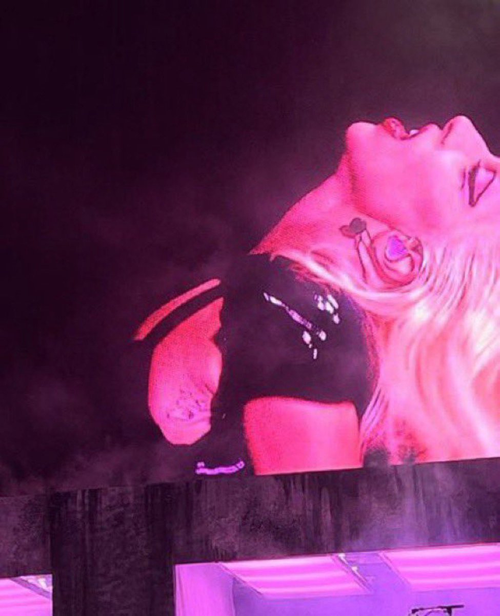 8 MORE DAYS TILL GAGA IS BACKKKKK